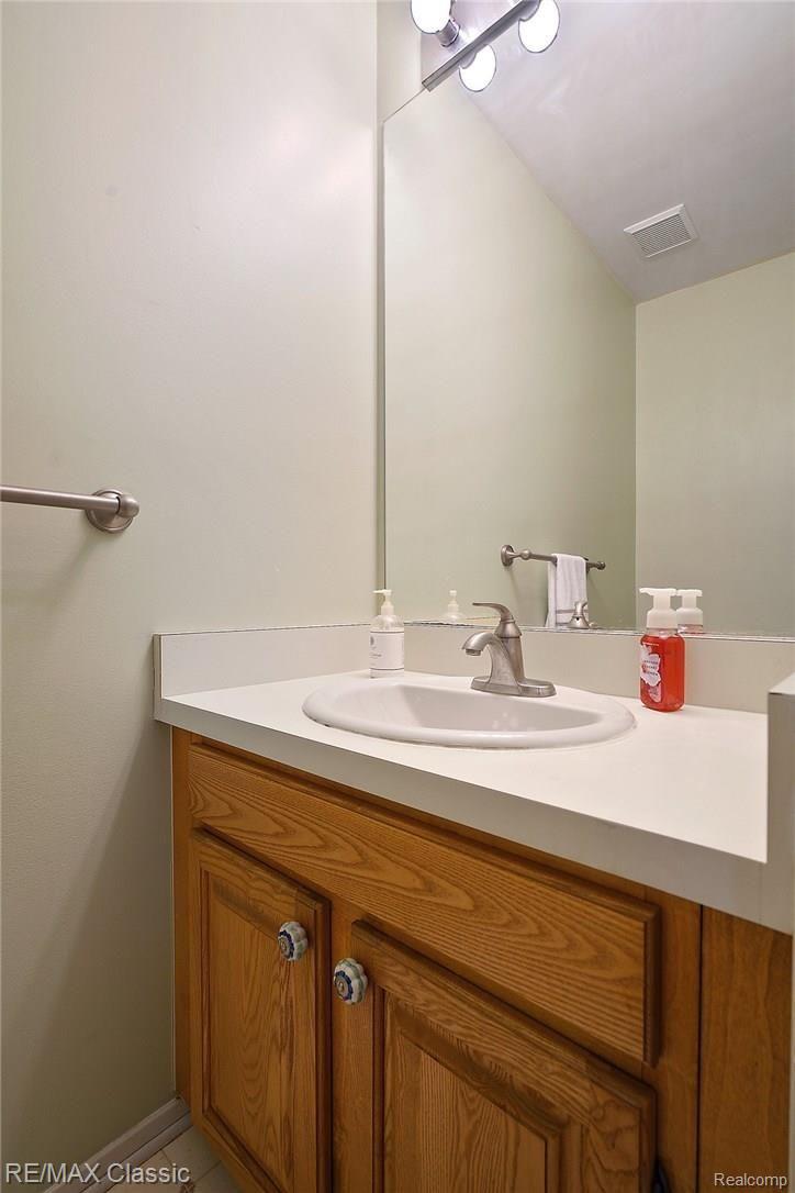 45260 Prestbury Road Canton, MI 48187 - Photo 6 of 14 Half Bath.jpg