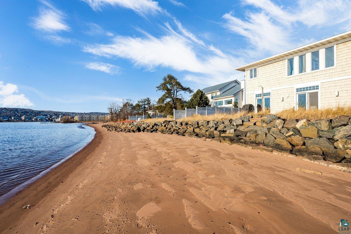 312 Harbor Point Circle Duluth, MN 55802 - Photo 3 of 68