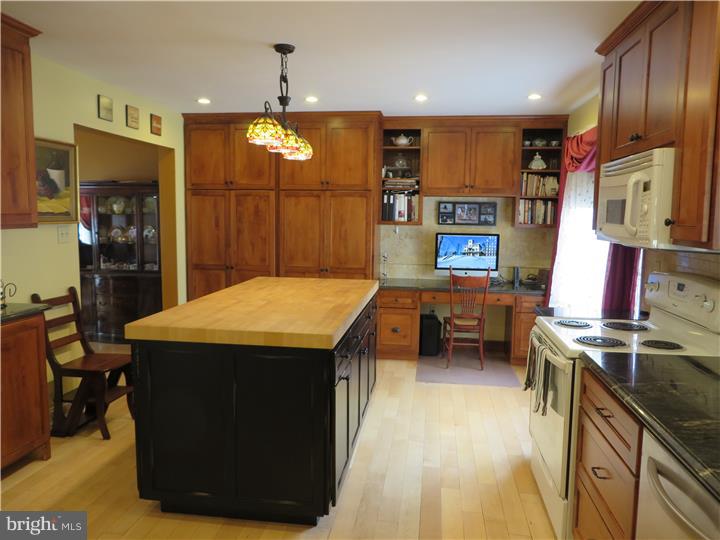 2097 Detweiler Road Pottstown, PA 19464 - Photo 5 of 24 Kitchen
