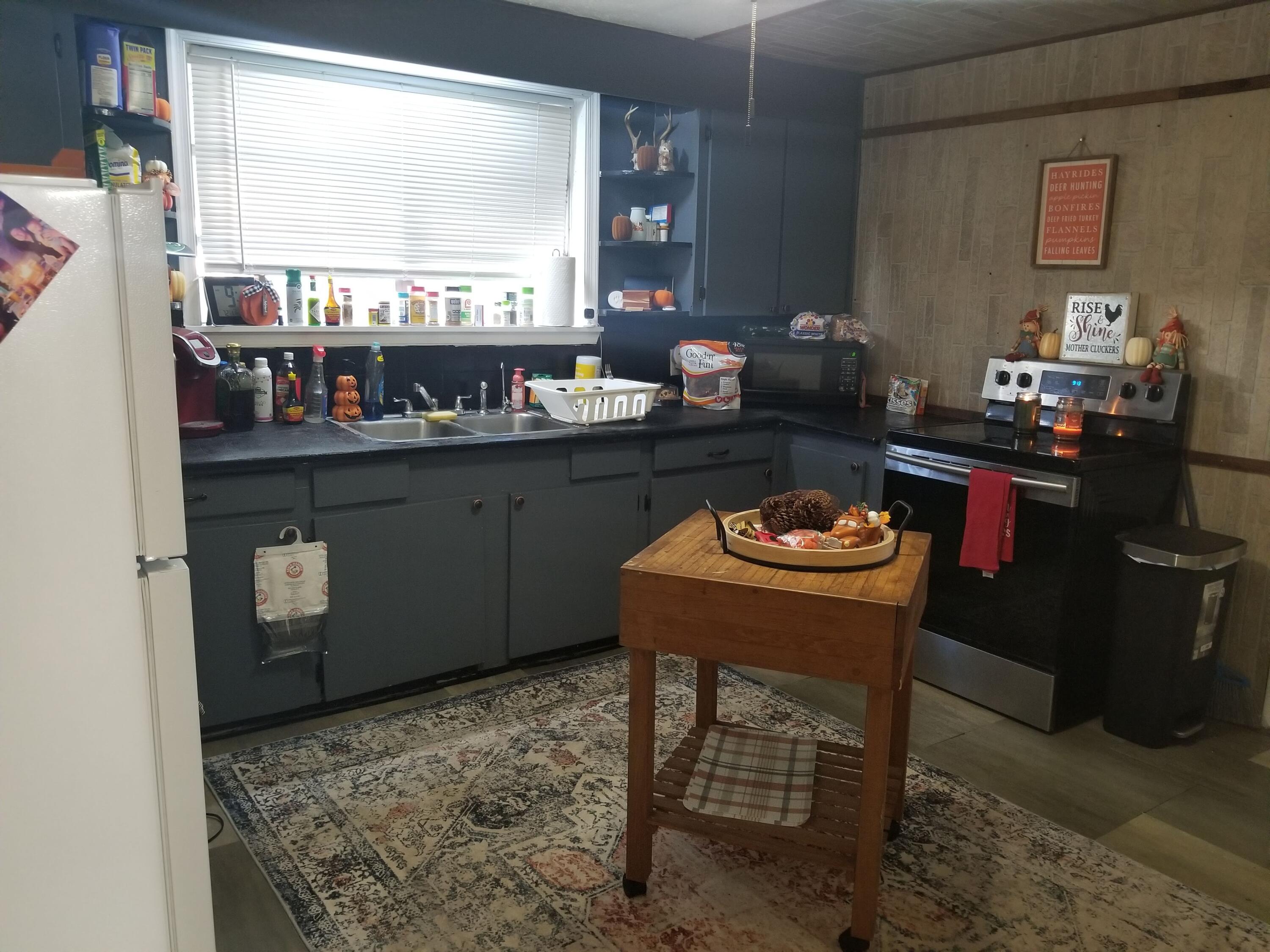 1224 Raymond Avenue Fort Pierce, FL 34950 - Photo 13 of 27 a kitchen with a table and chairs in it