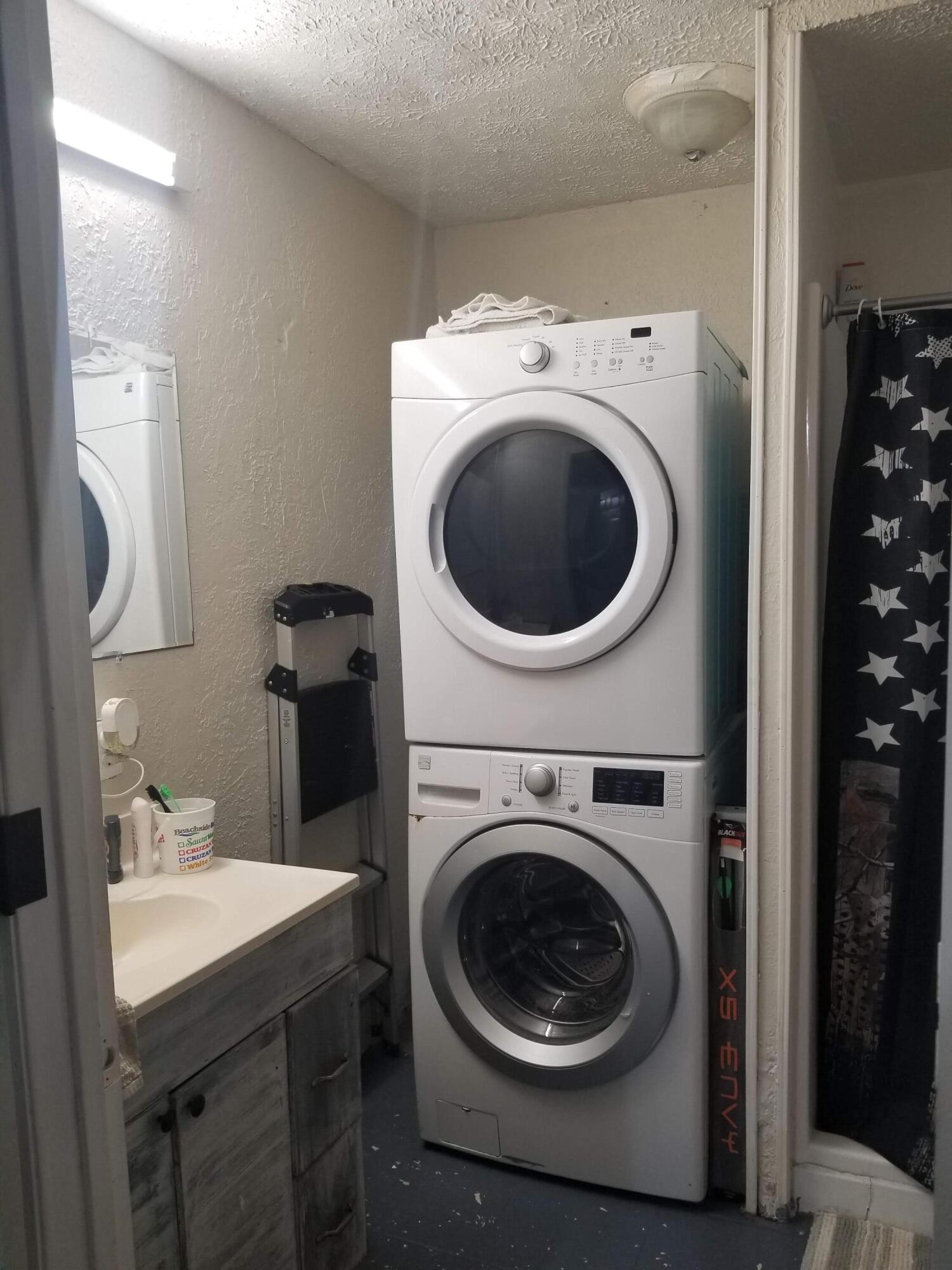 1224 Raymond Avenue Fort Pierce, FL 34950 - Photo 17 of 27 a utility room with sink dryer and washer
