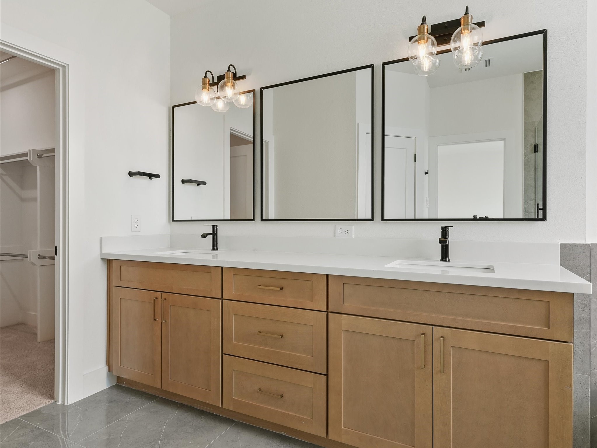 1804 Del Norte Street, Unit D Houston, TX 77018 - Photo 15 of 25 Primary Bathroom