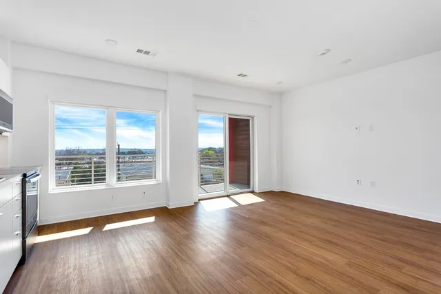 $1,550 | 4361 South Congress Avenue, Unit 325, Austin, TX 78745