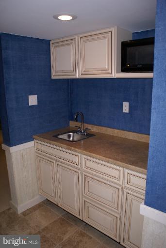 10534 Conde Road Marshall, VA 20115 - Photo 23 of 26 Lower level butlers pantry