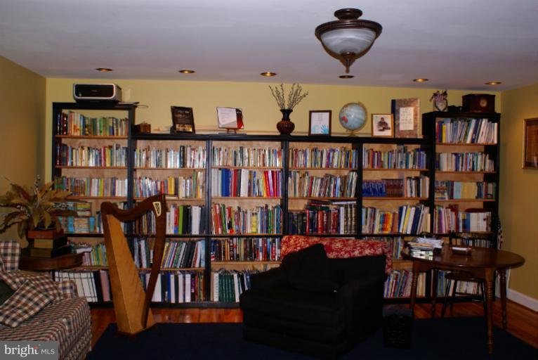 10534 Conde Road Marshall, VA 20115 - Photo 4 of 26 Interior (General)