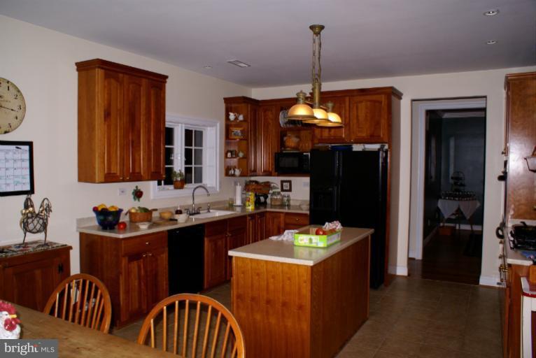 10534 Conde Road Marshall, VA 20115 - Photo 5 of 26 Kitchen
