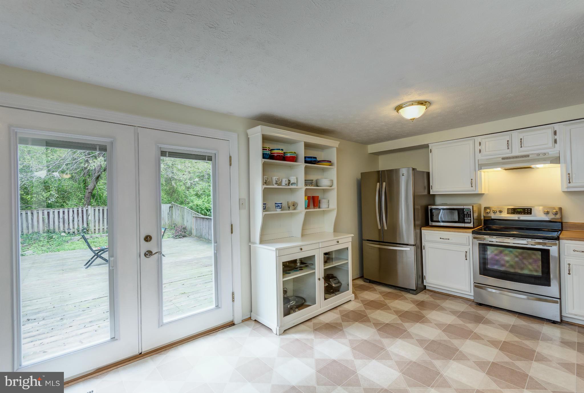 6332 Greenfield Road Elkridge, MD 21075 - Photo 11 of 28 Kitchen with access to back yard