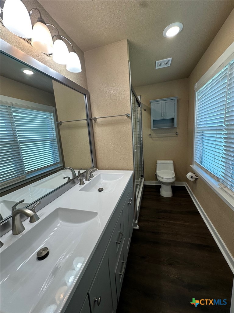 952 Fannin Loop Temple, TX 76501 - Photo 12 of 15 a bathroom with a sink and a mirror