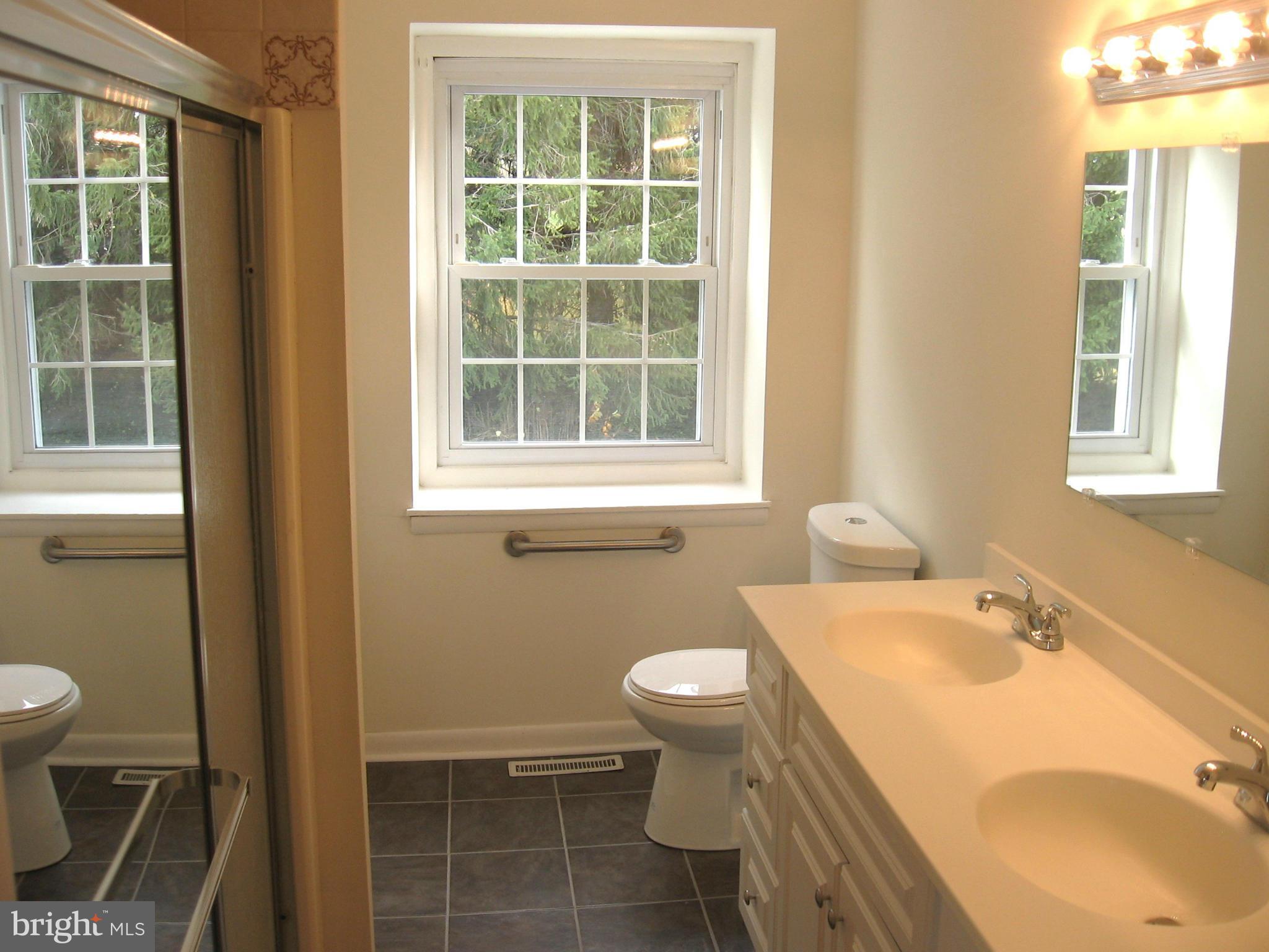 9427 Perglen Road Baltimore, MD 21236 - Photo 22 of 30 Bath