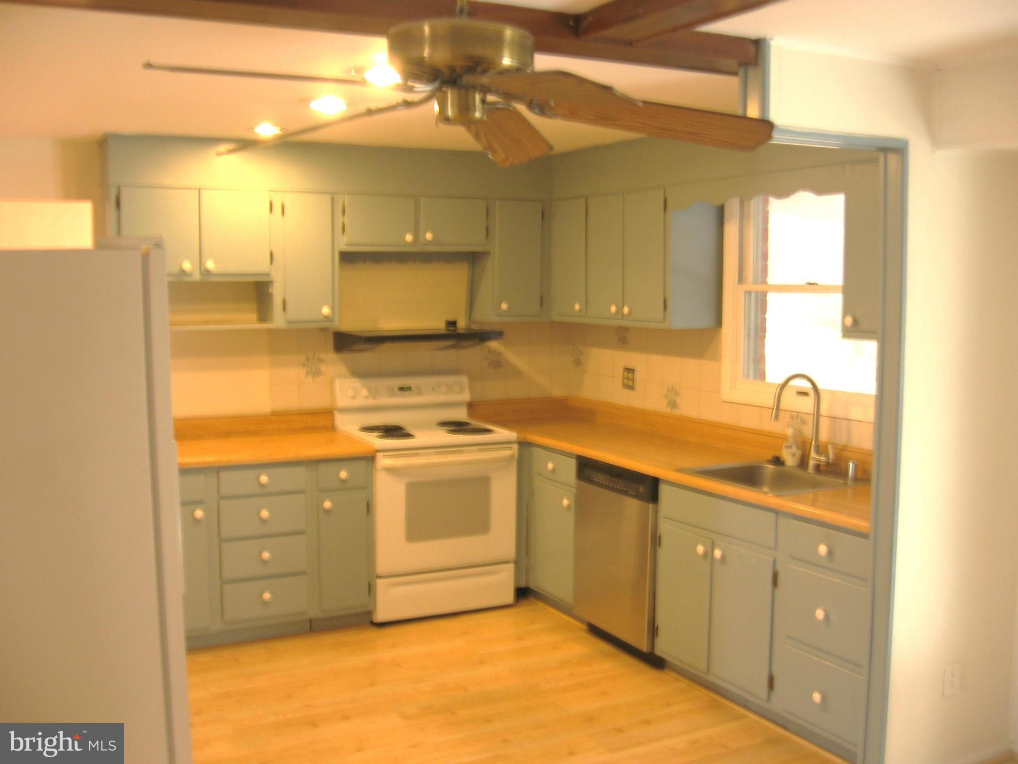 9427 Perglen Road Baltimore, MD 21236 - Photo 4 of 30 Kitchen