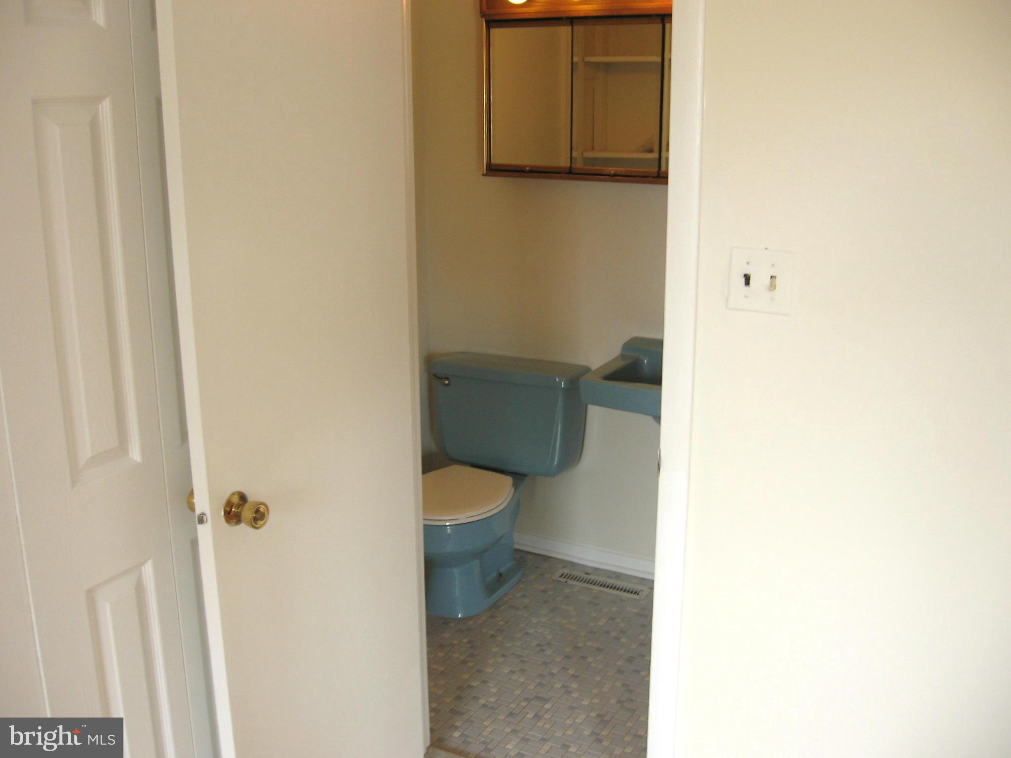 9427 Perglen Road Baltimore, MD 21236 - Photo 6 of 30 Bath