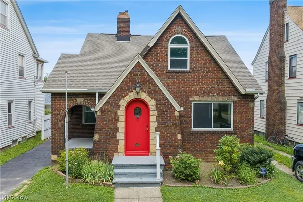$167,500 | 3755 Washington Park Boulevard, Newburgh Heights, OH 44105