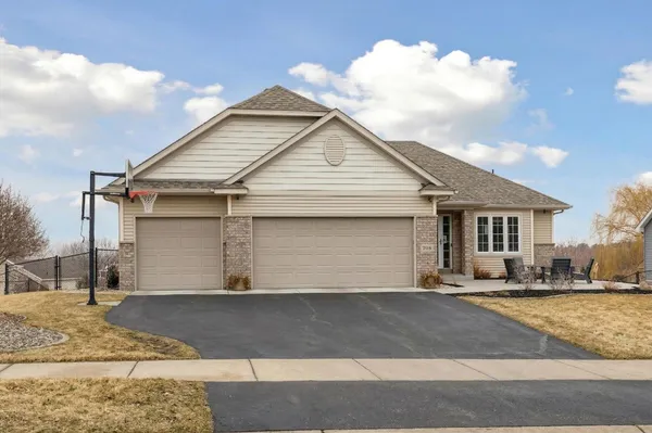$475,000 | 909 Firethorne Trail, Jordan, MN 55352