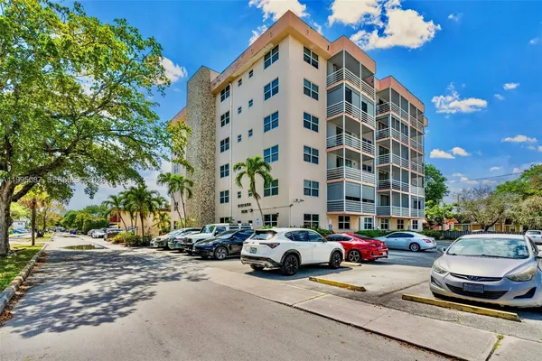 $2,000 | 1830 Dixianna Street, Unit 102, Hollywood, FL 33020