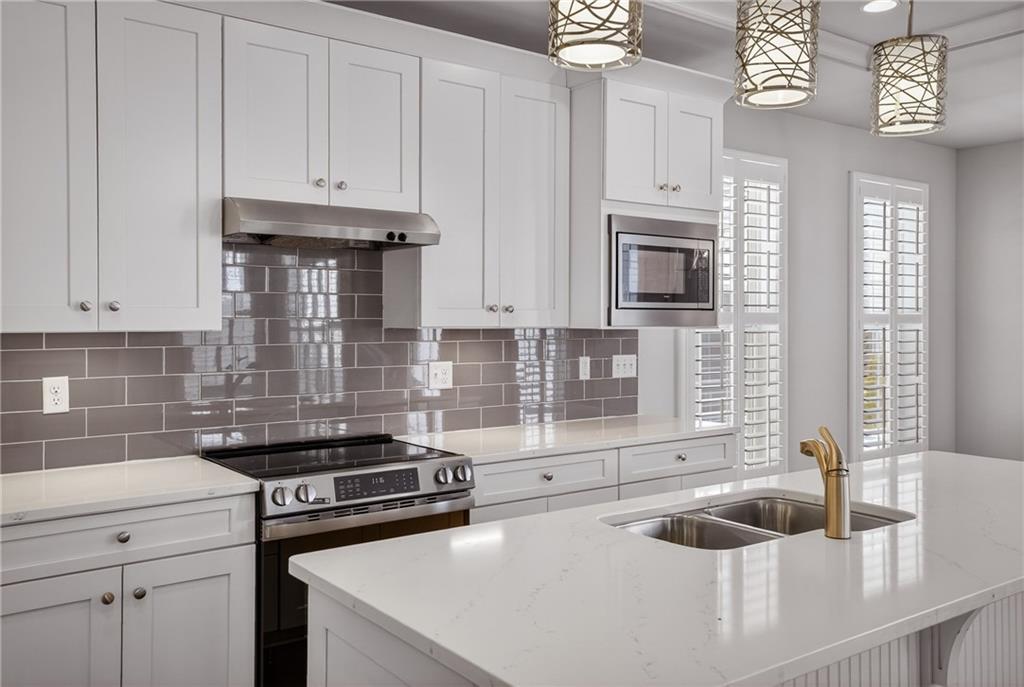 1508 Orion Road Bridgeville, PA 15017 - Photo 11 of 50 Quarts Counter Tops