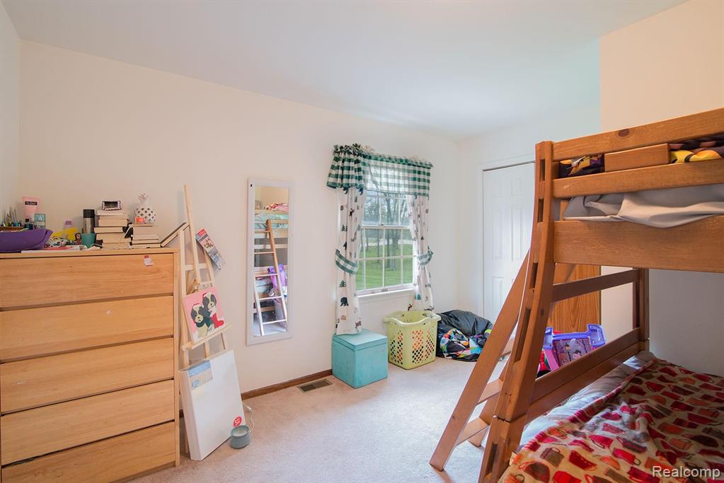 9015 Hogan Road Fenton, MI 48430 - Photo 12 of 37
