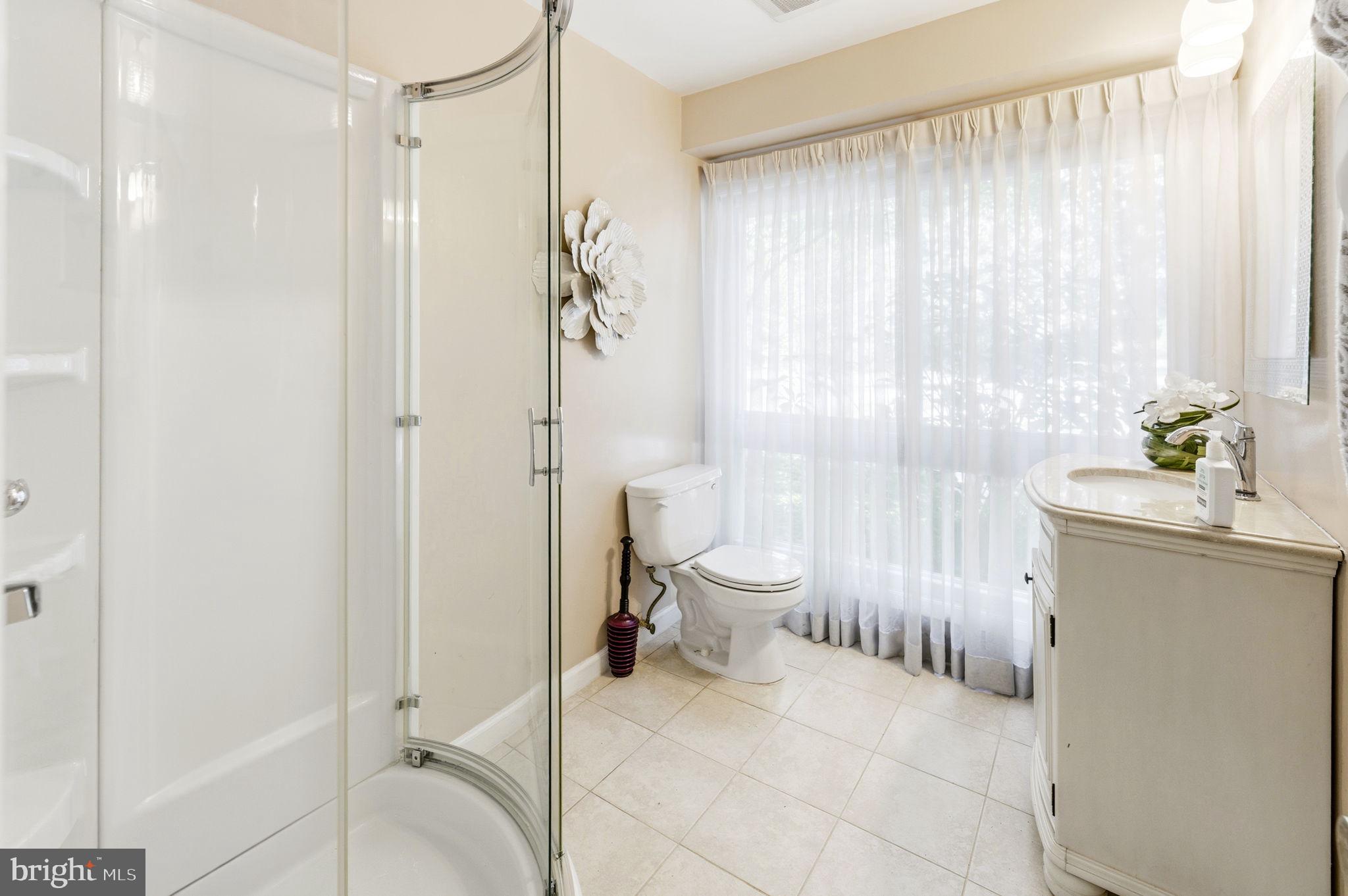 8566 Brickyard Road Potomac, MD 20854 - Photo 21 of 52 Main Level Bath