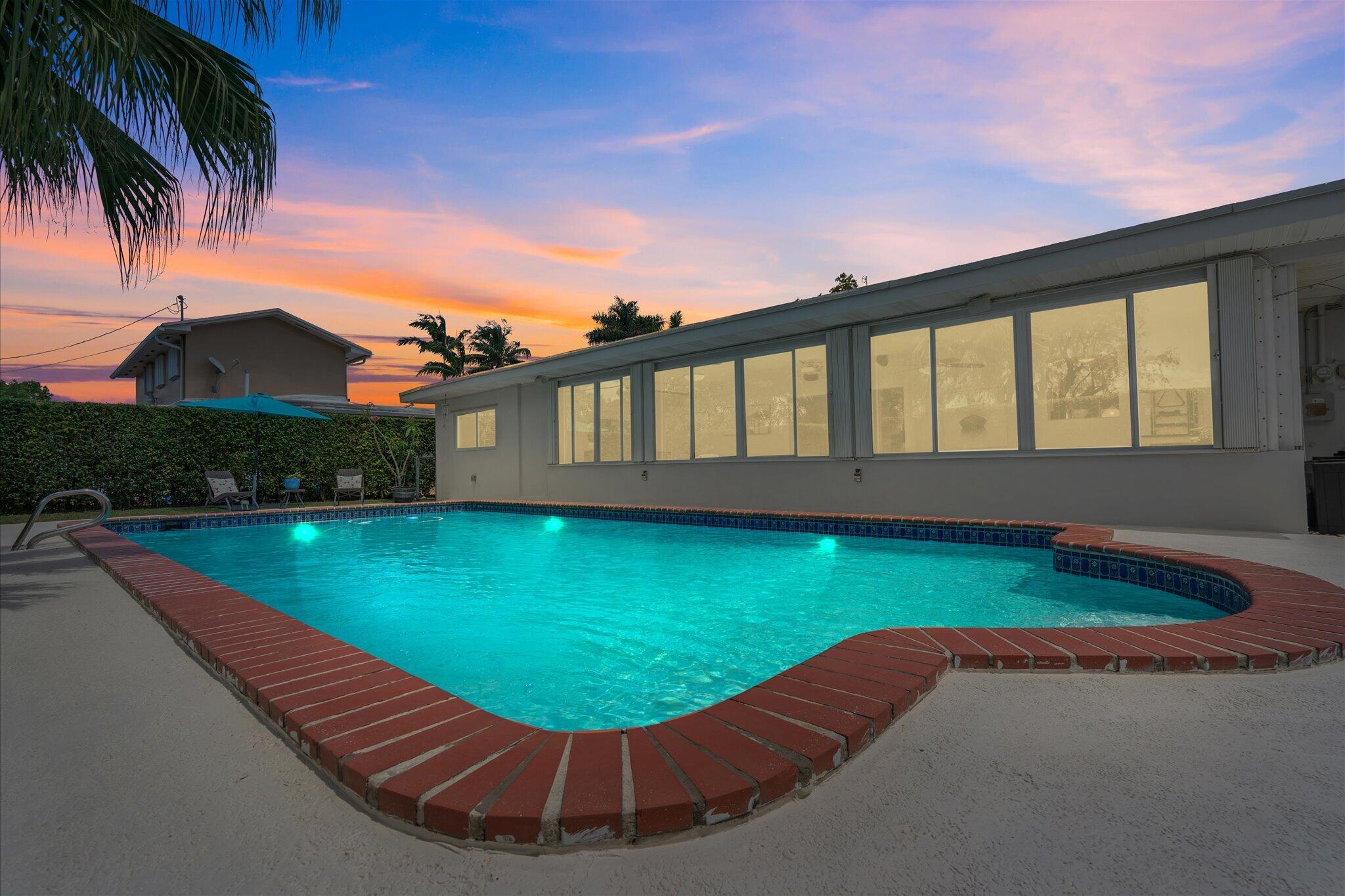 8341 Southwest 14th Street Miami, FL 33144 - Photo 5 of 41 4-07-mkw03323_dte