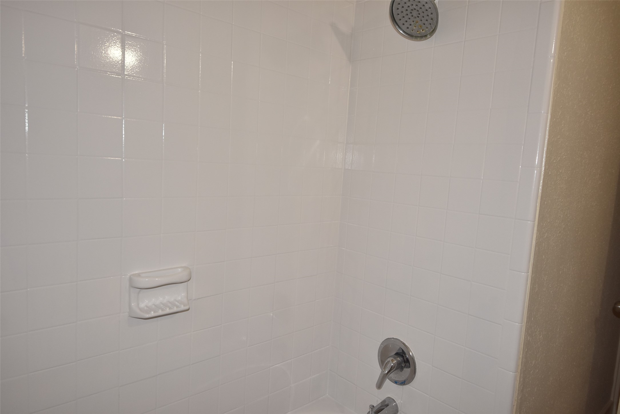 4618 Clay Street, Unit 2 Houston, TX 77023 - Photo 13 of 38 a bathroom with a shower