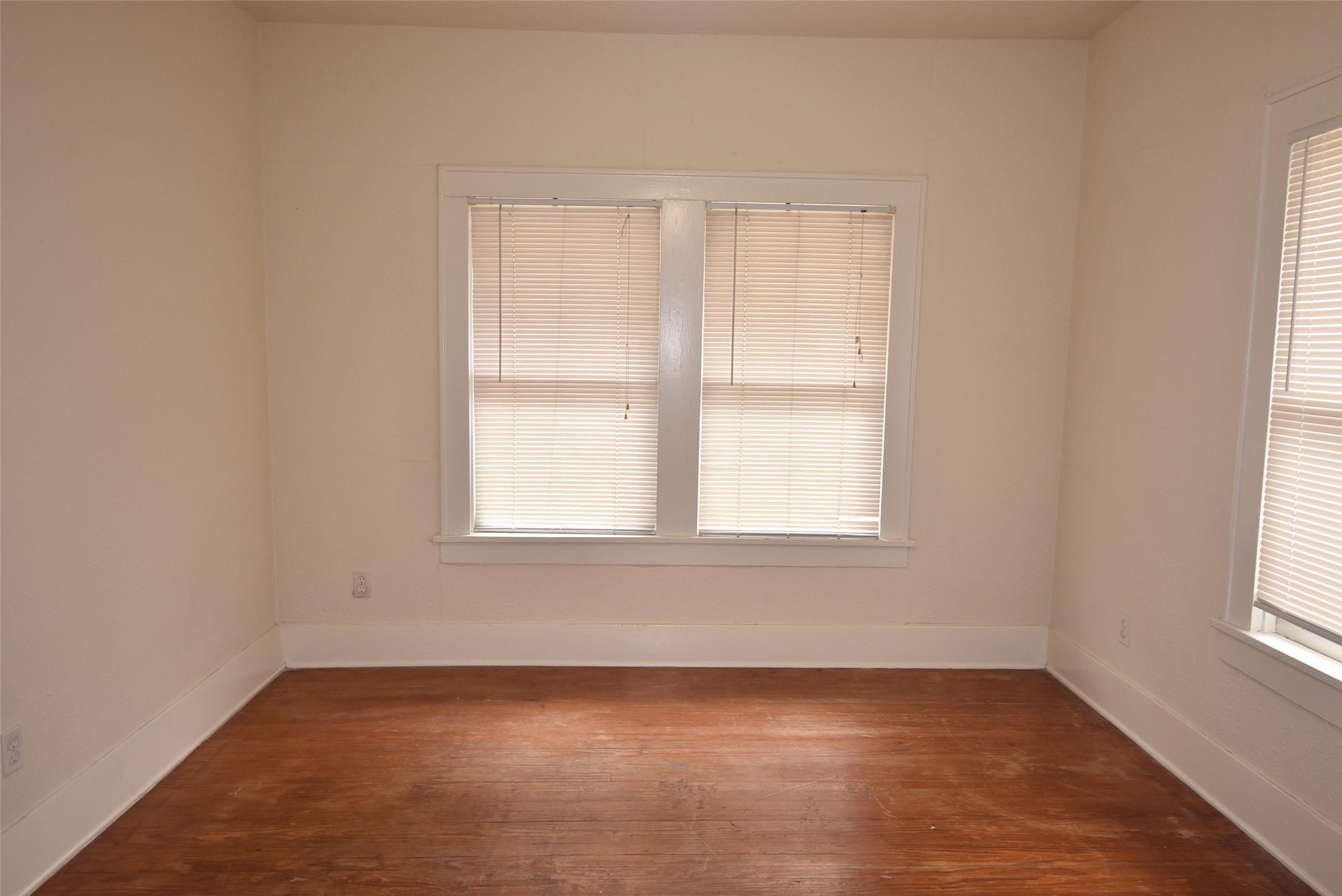4618 Clay Street, Unit 2 Houston, TX 77023 - Photo 16 of 38 an empty room with a window
