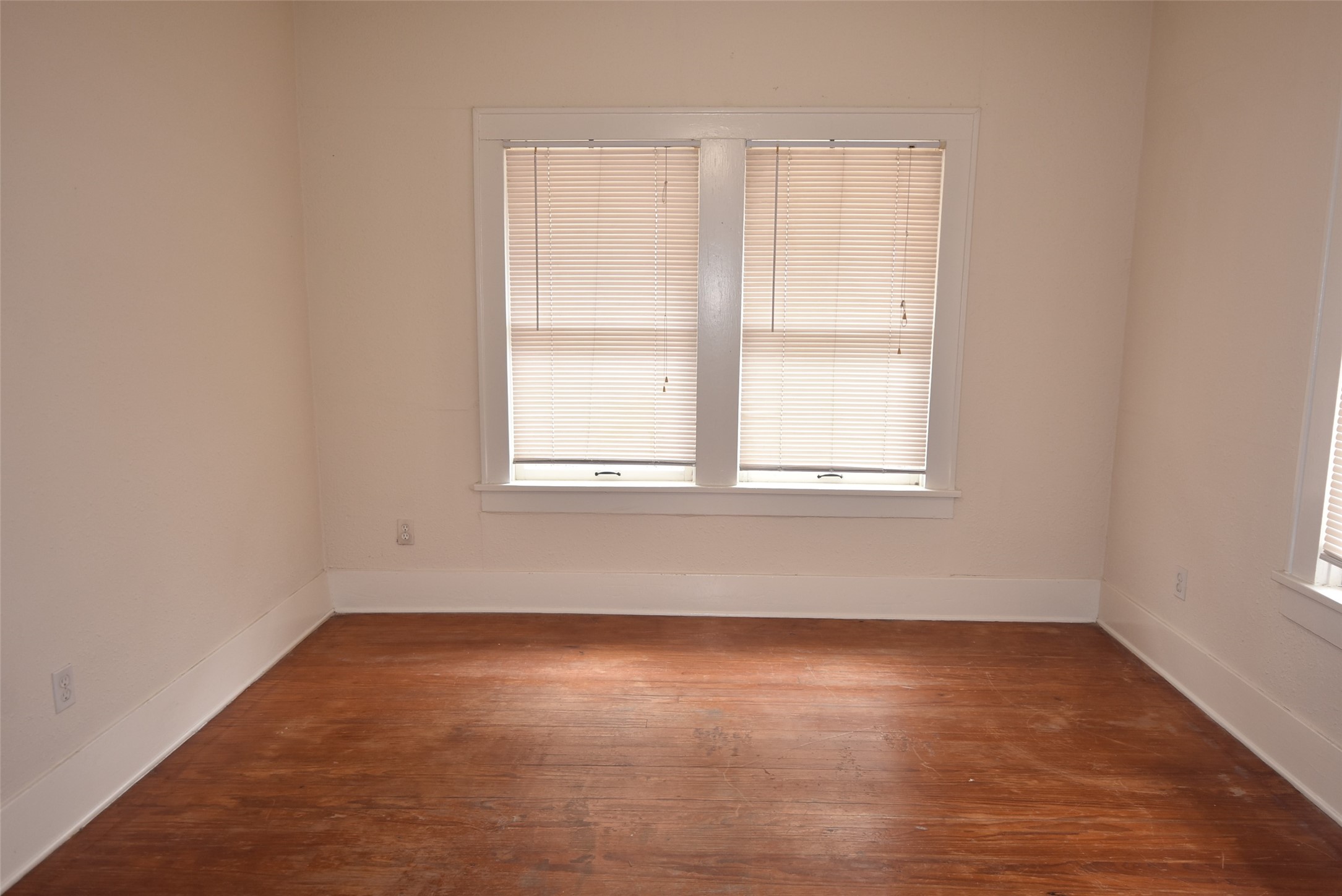 4618 Clay Street, Unit 2 Houston, TX 77023 - Photo 19 of 38 an empty room with a window