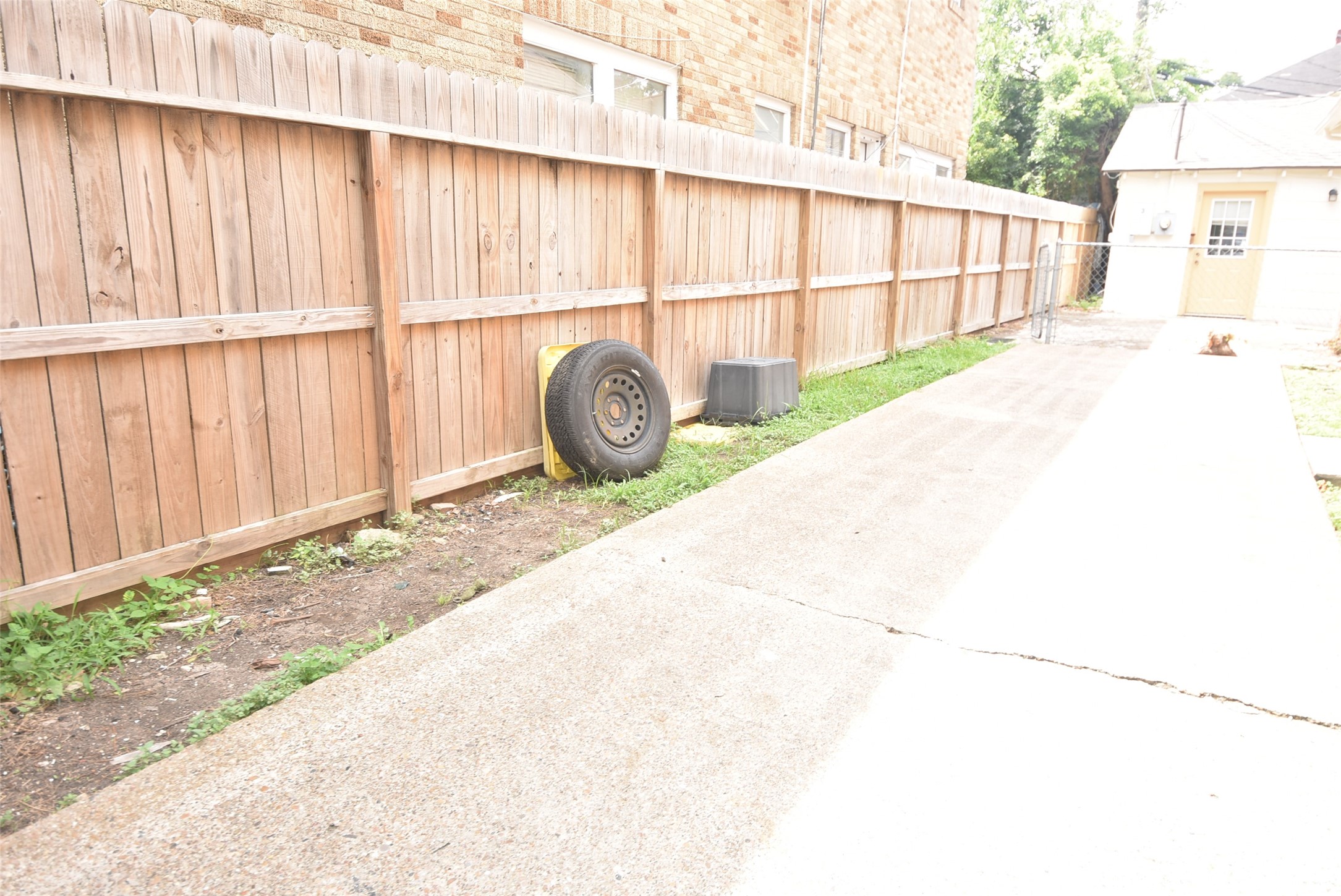 4618 Clay Street, Unit 2 Houston, TX 77023 - Photo 28 of 38 a view of a backyard