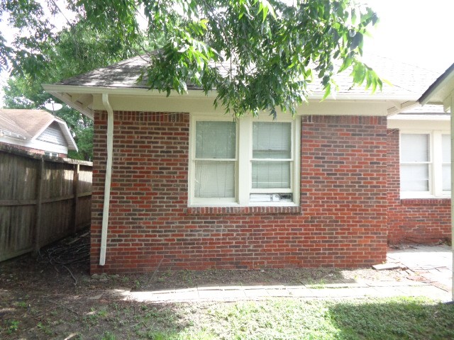4618 Clay Street, Unit 2 Houston, TX 77023 - Photo 34 of 38 a side view of a house with a yard