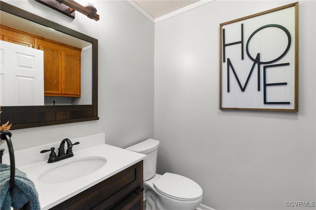 6209 Heather Glen Road Midlothian, VA 23112 - Photo 3 of 13 a bathroom with a toilet sink and mirror
