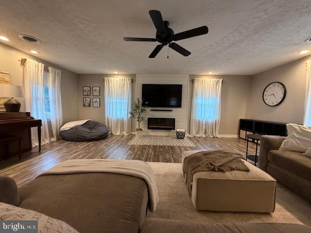 37181 Asher Road Mechanicsville, MD 20659 - Photo 20 of 50 a living room with furniture and a flat screen tv