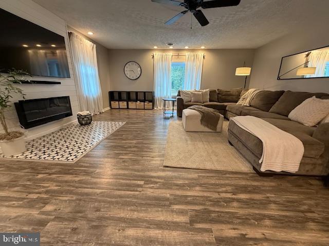 37181 Asher Road Mechanicsville, MD 20659 - Photo 22 of 50 a living room with furniture and a flat screen tv