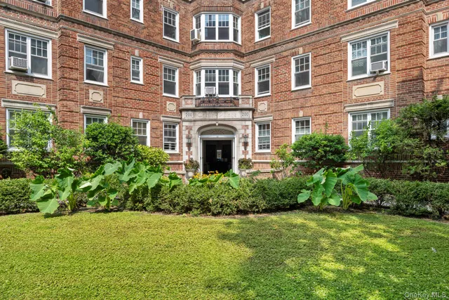$939,000 | 200 Cabrini Boulevard, Unit 94 | Hudson Heights