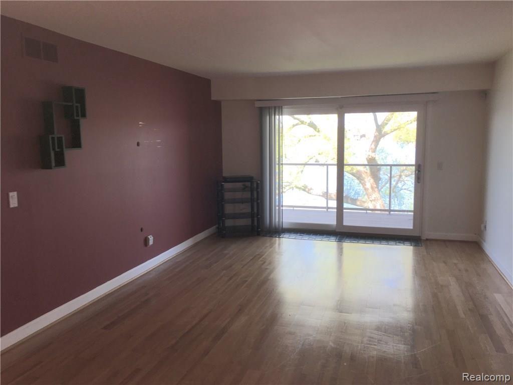 1962 Klingensmith Road, Unit 20B Bloomfield Hills, MI 48302 - Photo 4 of 21