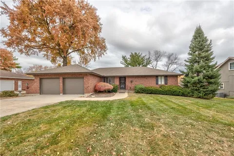 $475,000 | 704 Tam-O-Shanter Drive, Kansas City, MO 64145