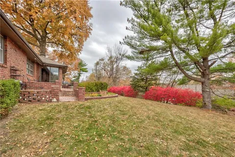 $475,000 | 704 Tam-O-Shanter Drive, Kansas City, MO 64145