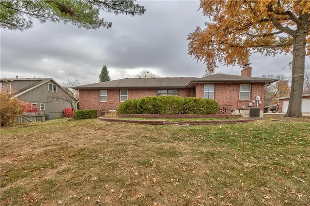 $475,000 | 704 Tam-O-Shanter Drive, Kansas City, MO 64145