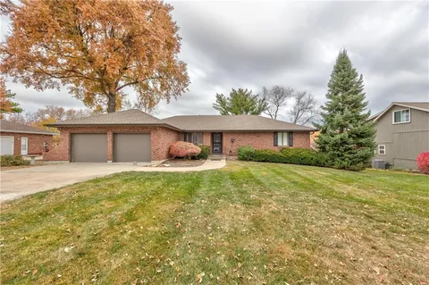 $475,000 | 704 Tam-O-Shanter Drive, Kansas City, MO 64145