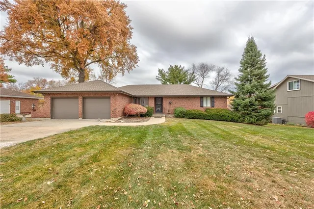 $475,000 | 704 Tam-O-Shanter Drive, Kansas City, MO 64145