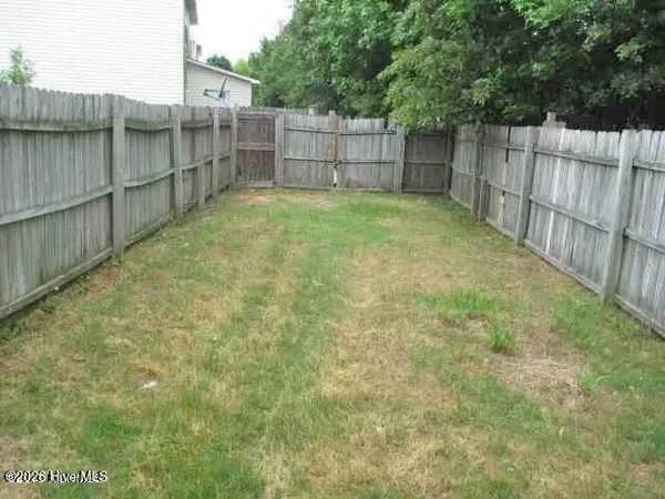 $1,250 | 953 West Pueblo Drive, Jacksonville, NC 28546