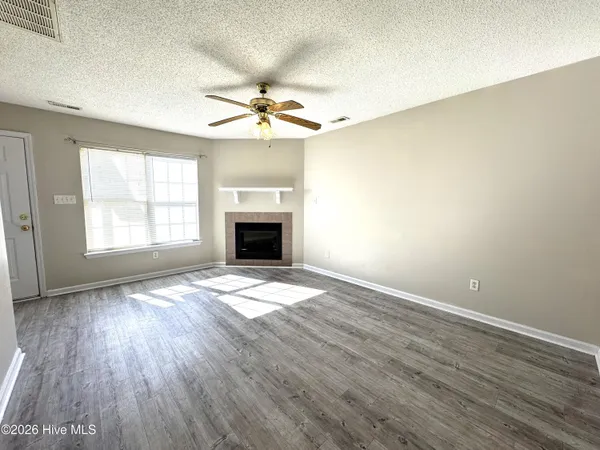 $1,250 | 953 West Pueblo Drive, Jacksonville, NC 28546