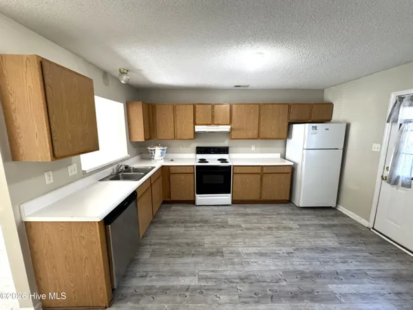 $1,250 | 953 West Pueblo Drive, Jacksonville, NC 28546