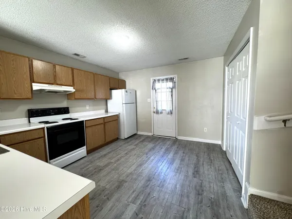 $1,250 | 953 West Pueblo Drive, Jacksonville, NC 28546