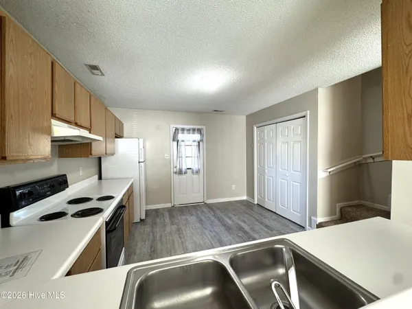 $1,250 | 953 West Pueblo Drive, Jacksonville, NC 28546