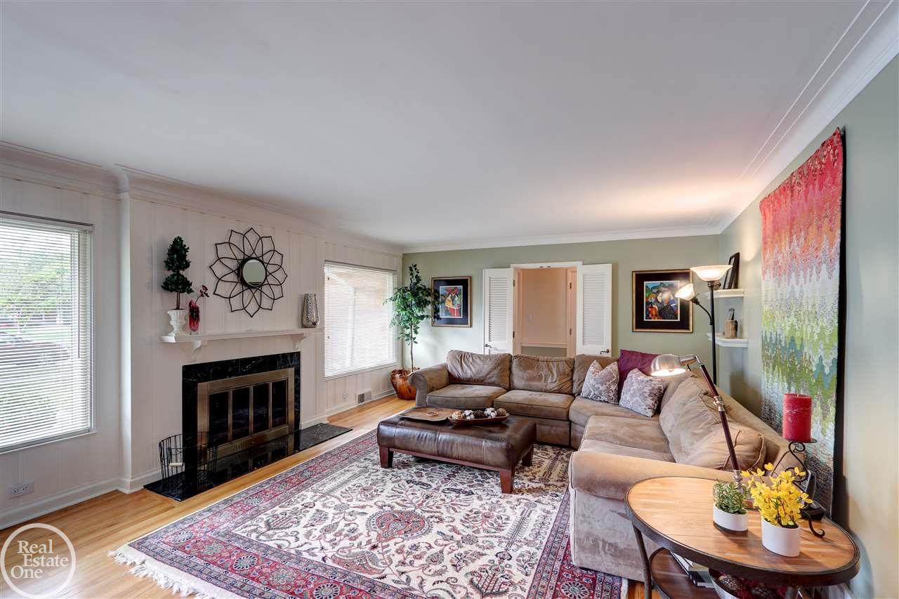 1160 South Renaud Road Grosse Pointe Woods, MI 48236 - Photo 4 of 48