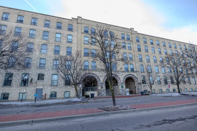 $255,000 | 940 Monroe Avenue Northwest, Unit 443, Grand Rapids, MI 49503