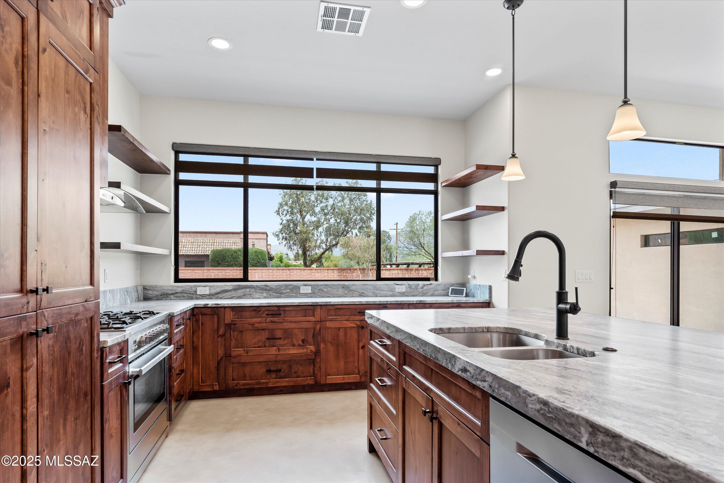 1915 East Lind Road Tucson, AZ 85719 - Photo 3 of 39