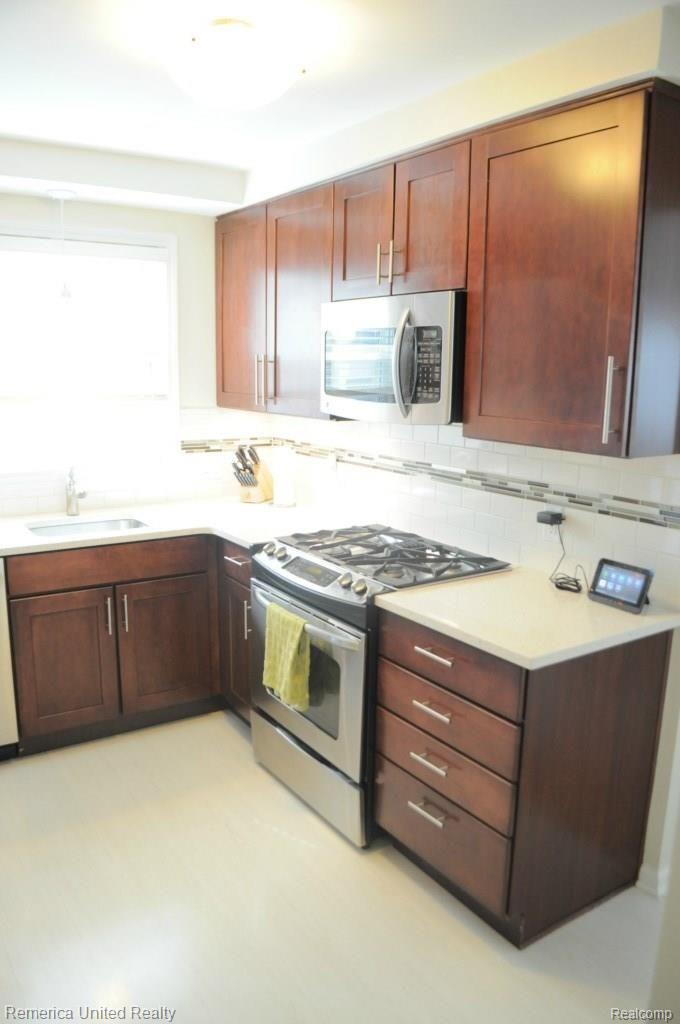 711 Princeton Road Berkley, MI 48072 - Photo 11 of 20 Kitchen.