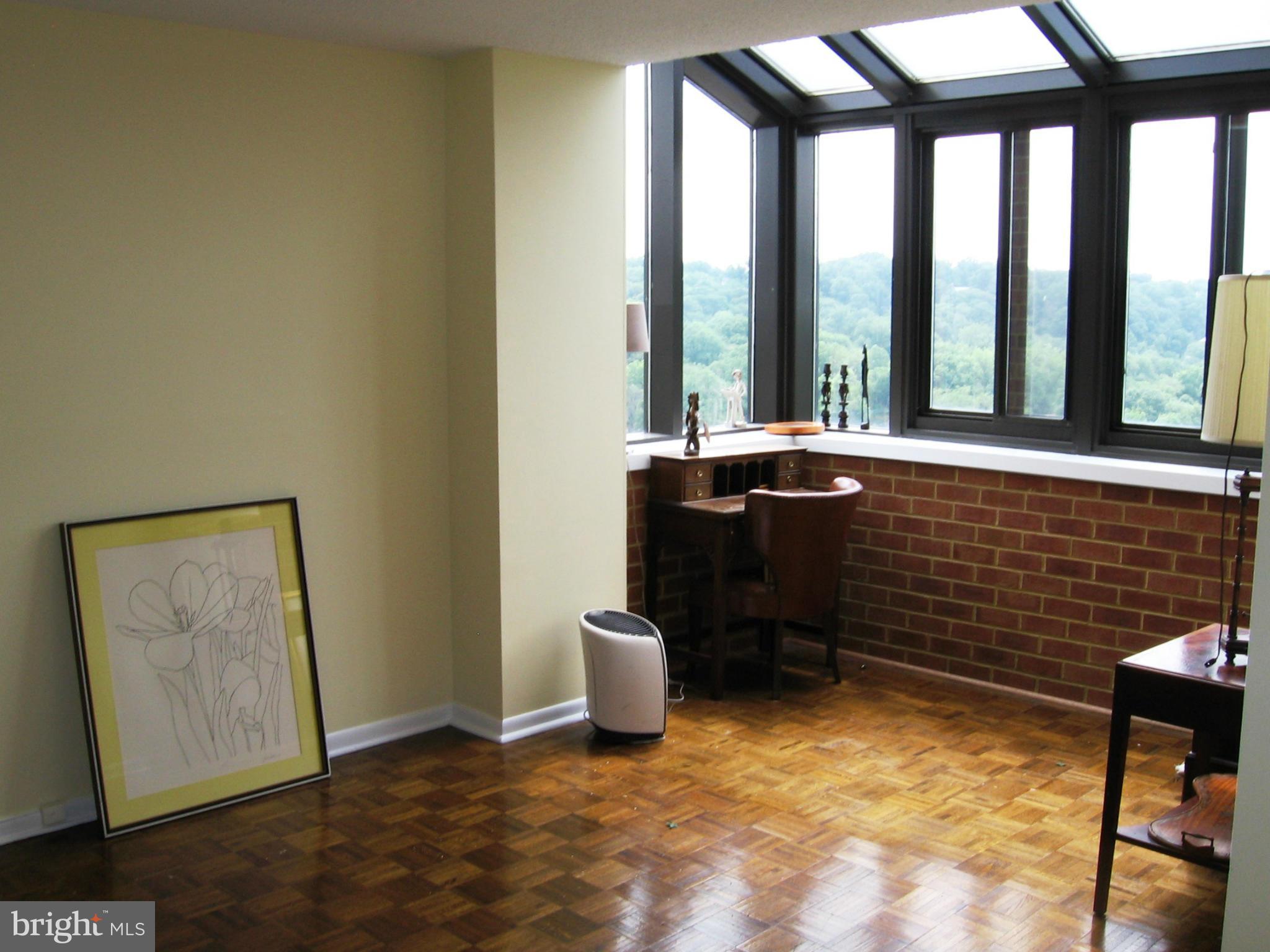 111 Hamlet Hill Road, Unit 1304 Baltimore, MD 21210 - Photo 5 of 17 a room with table and chairs