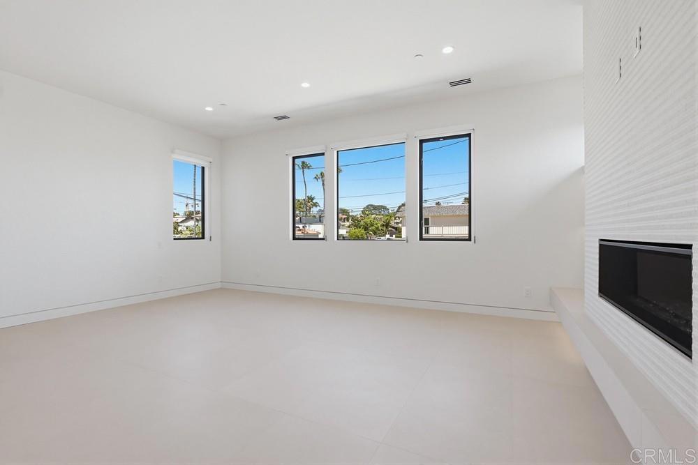 206 4th Street Encinitas, CA 92024 - Photo 28 of 64 an empty room with windows