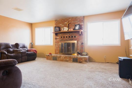 813 South Allen Street Ridgecrest, CA 93555 - Photo 2 of 20
