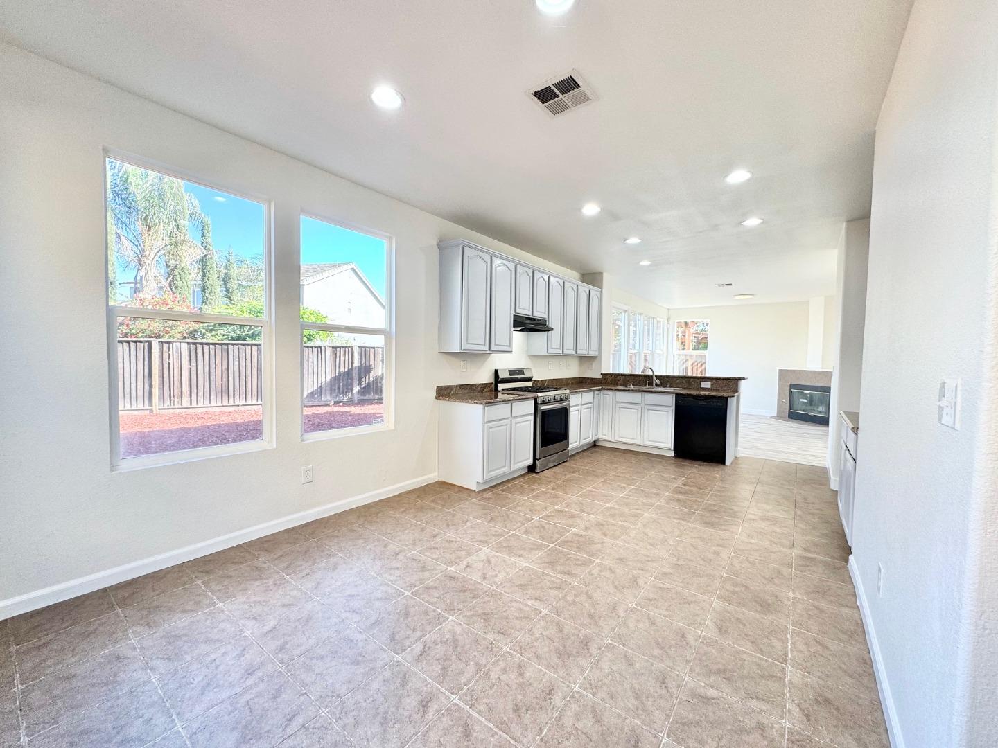 544 Rockingham Court Tracy, CA 95376 - Photo 11 of 28